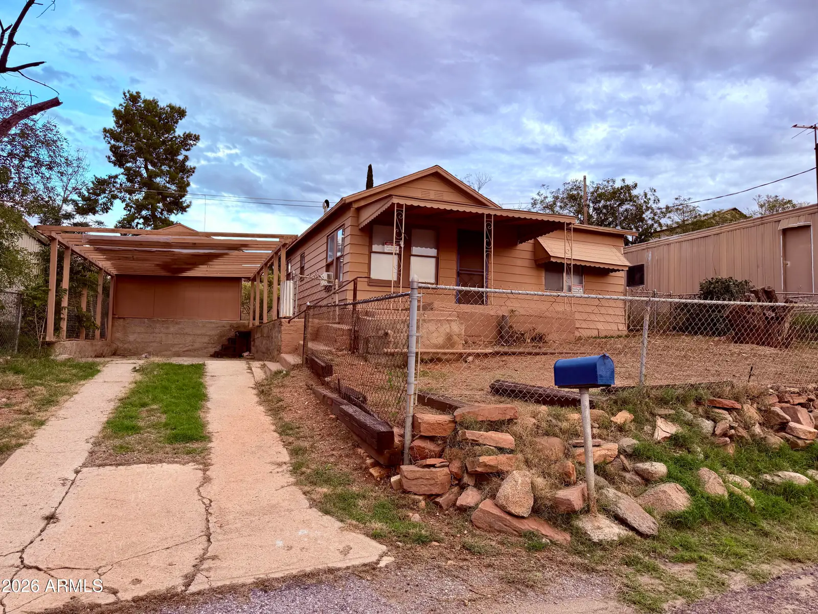 5675 S MOUNTAIN View, Globe, AZ 85501 — Photo 1 of 33