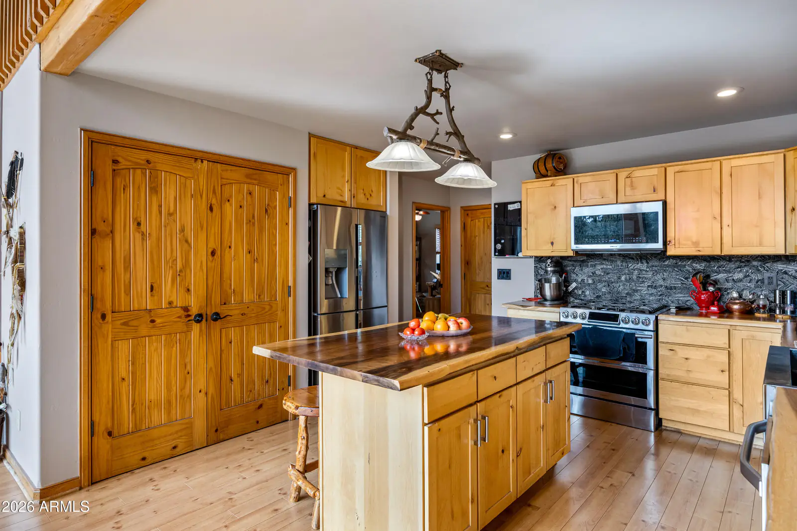 2228 EAGLE Lane, Overgaard, AZ 85933, photo 9 of 33